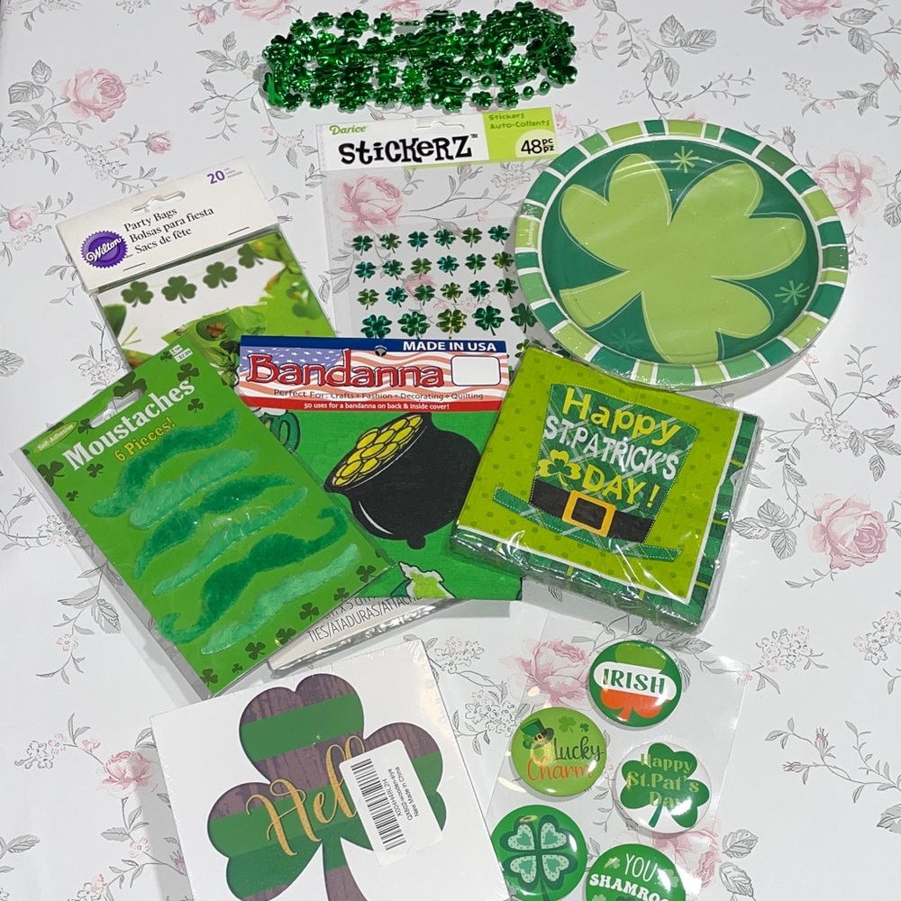 St. Patrick's Day Party Set - Green and White NWT - Picture 1 of 10
